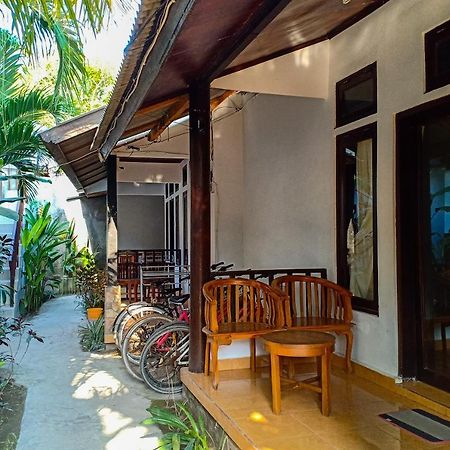 Oyo 1523 Gili Life Homestay 吉利特拉旺安 外观 照片